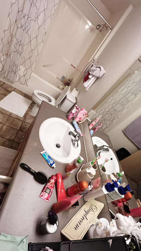 Bathroom before cleaning